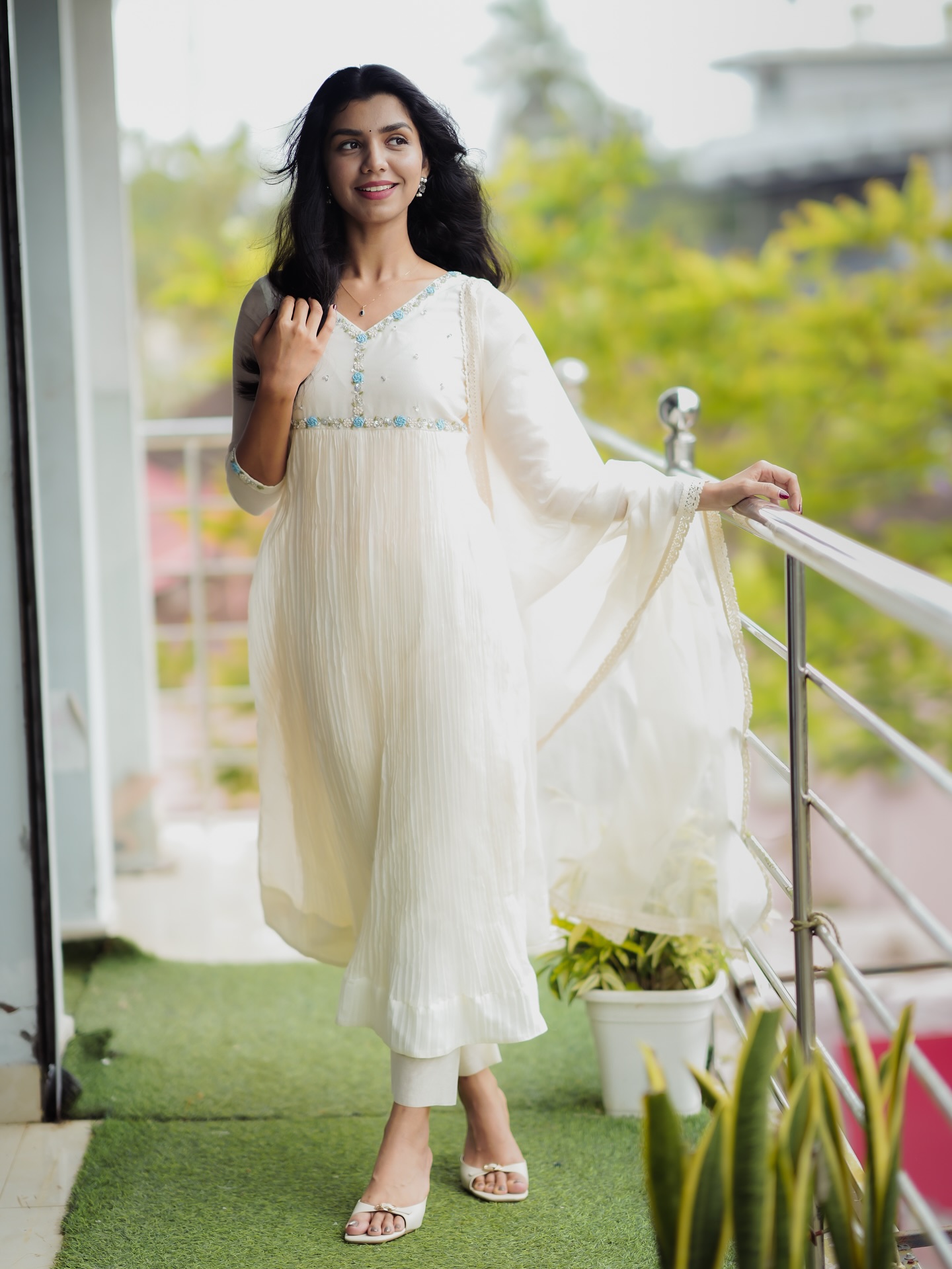 Search Code: 111
Fabric: Mulchanderi
To book via website:https://chamelidesignerboutique.com/products/mul-chanderi-salwar-set-cdb-111
Delivery Time: 15 Working Days to Dispatch from Store
*BOOKING AVAILABLE THROUGH OUR WEBSITE AND INSTAGRAM DM
*WEBSITE LINK IN BIO
*WORLDWIDE SHIPPING AVAILABLE
Shop: https://chamelidesignerboutique.com/
♦️Any unauthorized use of this photo/video will result in immediate legal action♦️
♦️PRODUCT COLOUR MAY SLIGHTLY VARY DUE TO PHOTOGRAPHIC LIGHTING OR YOUR MONITOR SETTINGS♦️
(NON WORKING DAYS INCLUDES SUNDAYS AND ALL GOVT APPROVED HOLIDAYS)