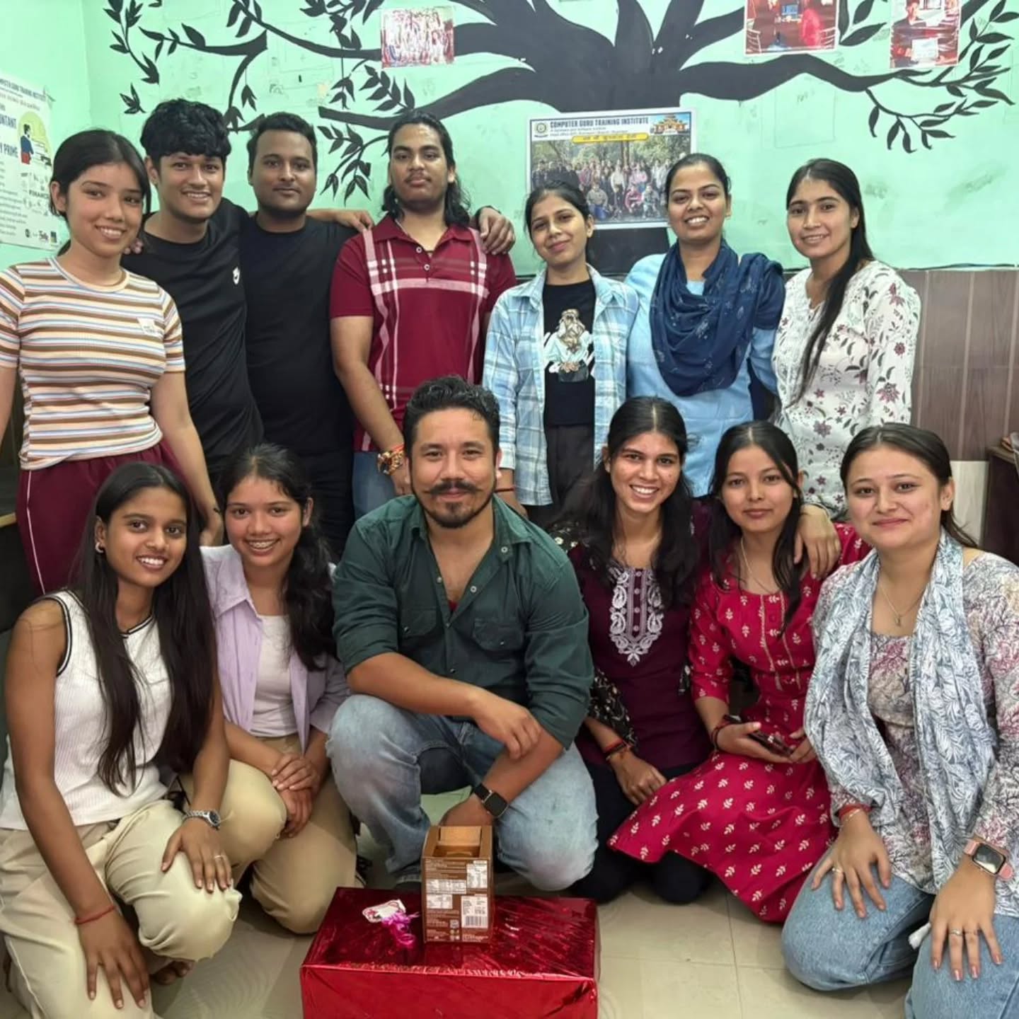 ज्ञान के दीप जलाएँ, तकनीक की रोशनी फैलाएँ — यही है हमारी आधुनिक दिवाली!
इस खास मौके पर हमारे प्रिय शिक्षक और साथियों के साथ मिलकर दिवाली मनाना एक अनमोल अनुभव है।
आप सभी को शुभकामनाएँ — दीपों का यह पर्व आपके जीवन को नई ऊँचाइयों तक पहुँचाए!