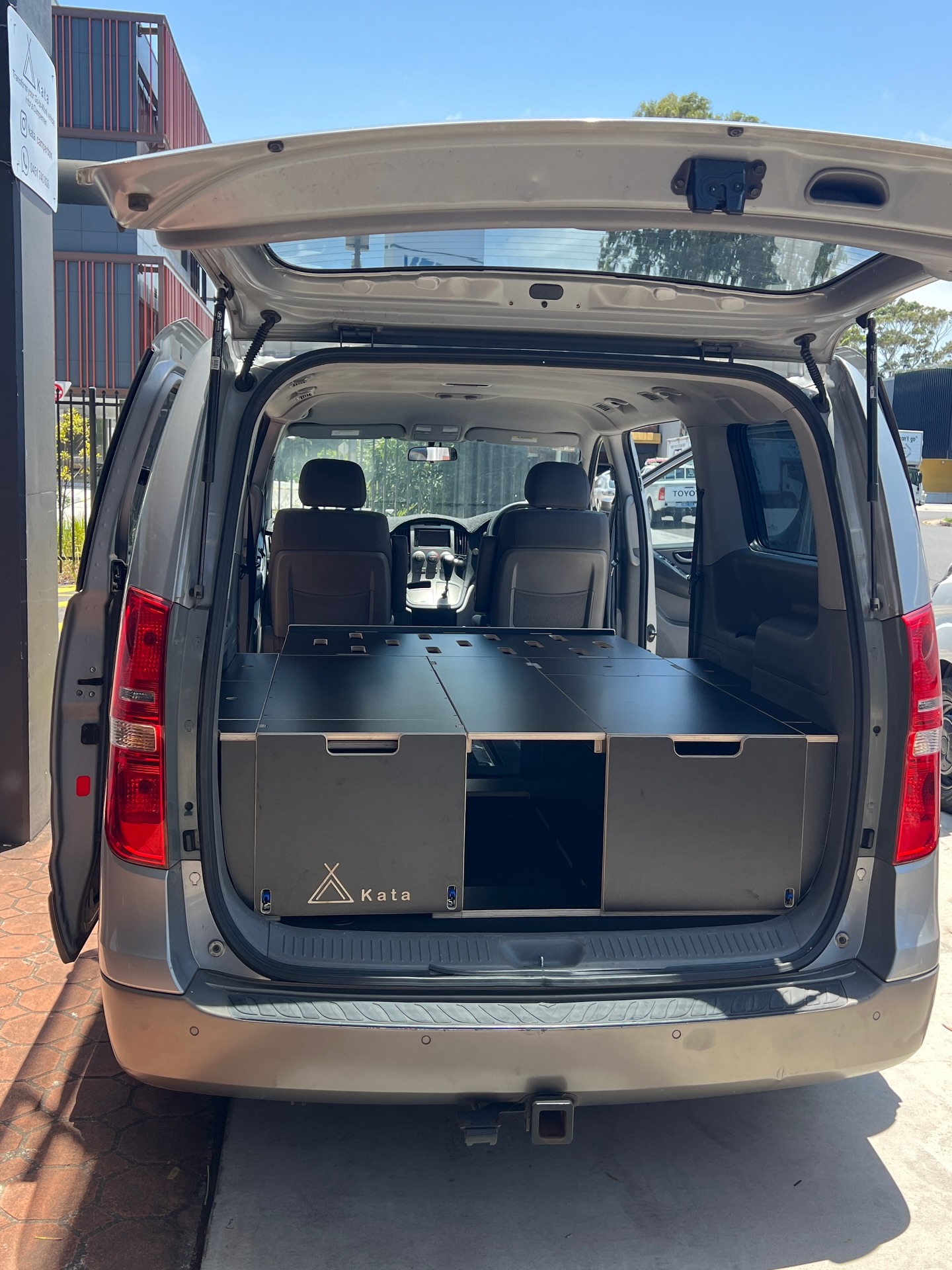 Hyundai IMAX โ
Fitted out with Vanbox
#katahyundai