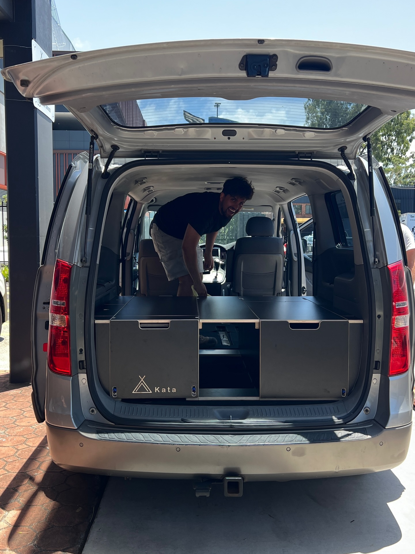 Hyundai IMAX โ
Fitted out with Vanbox
#katahyundai