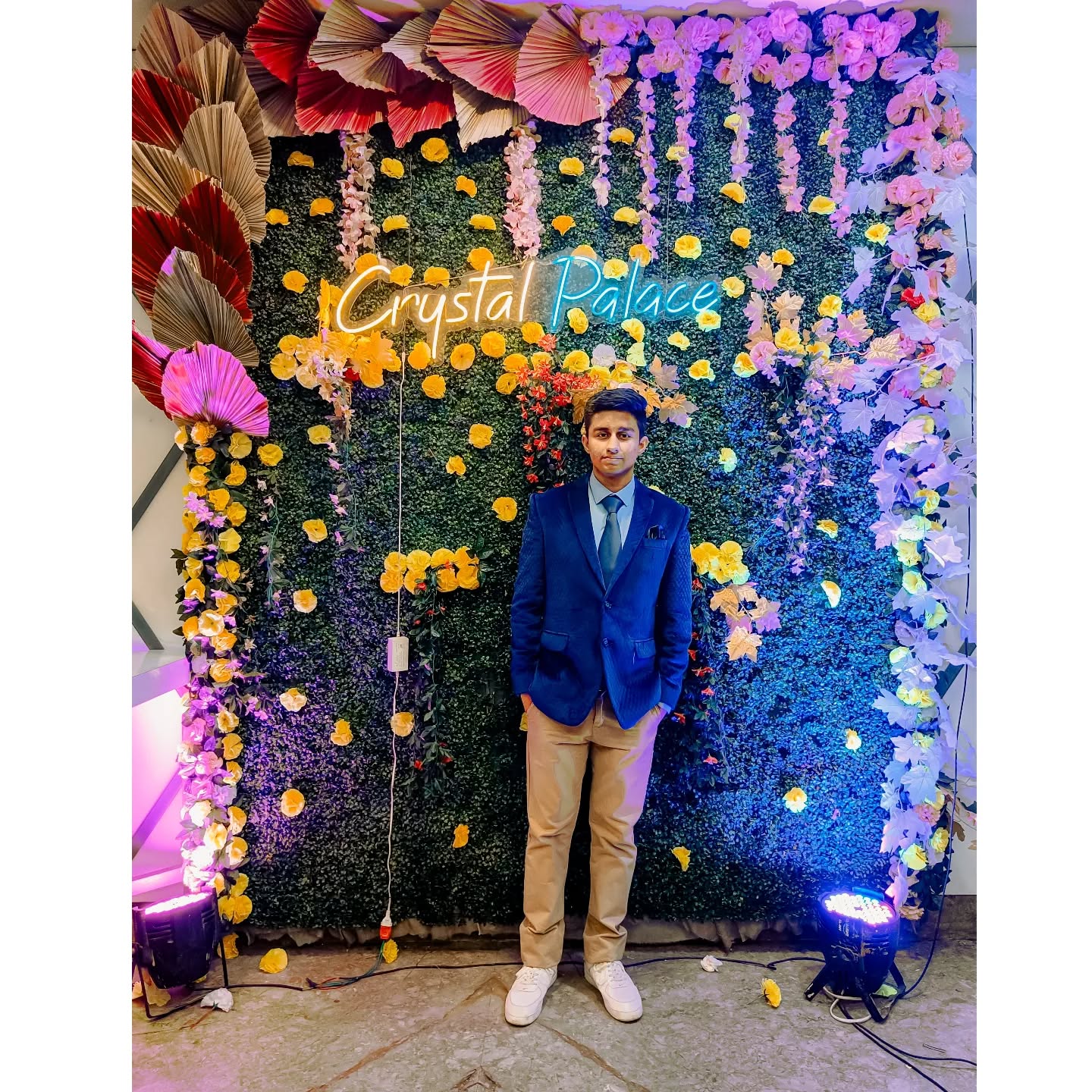Oh hey there.
.
.
Follow : @shantanu.nautiyal
.
.
#portrait #photography #portraitphotography #photooftheday #model #love #photo #instagood #photoshoot #fashion #picoftheday #instagram #street #myself #like #style #portraits #me #follow #winter #nature #delhi #smile