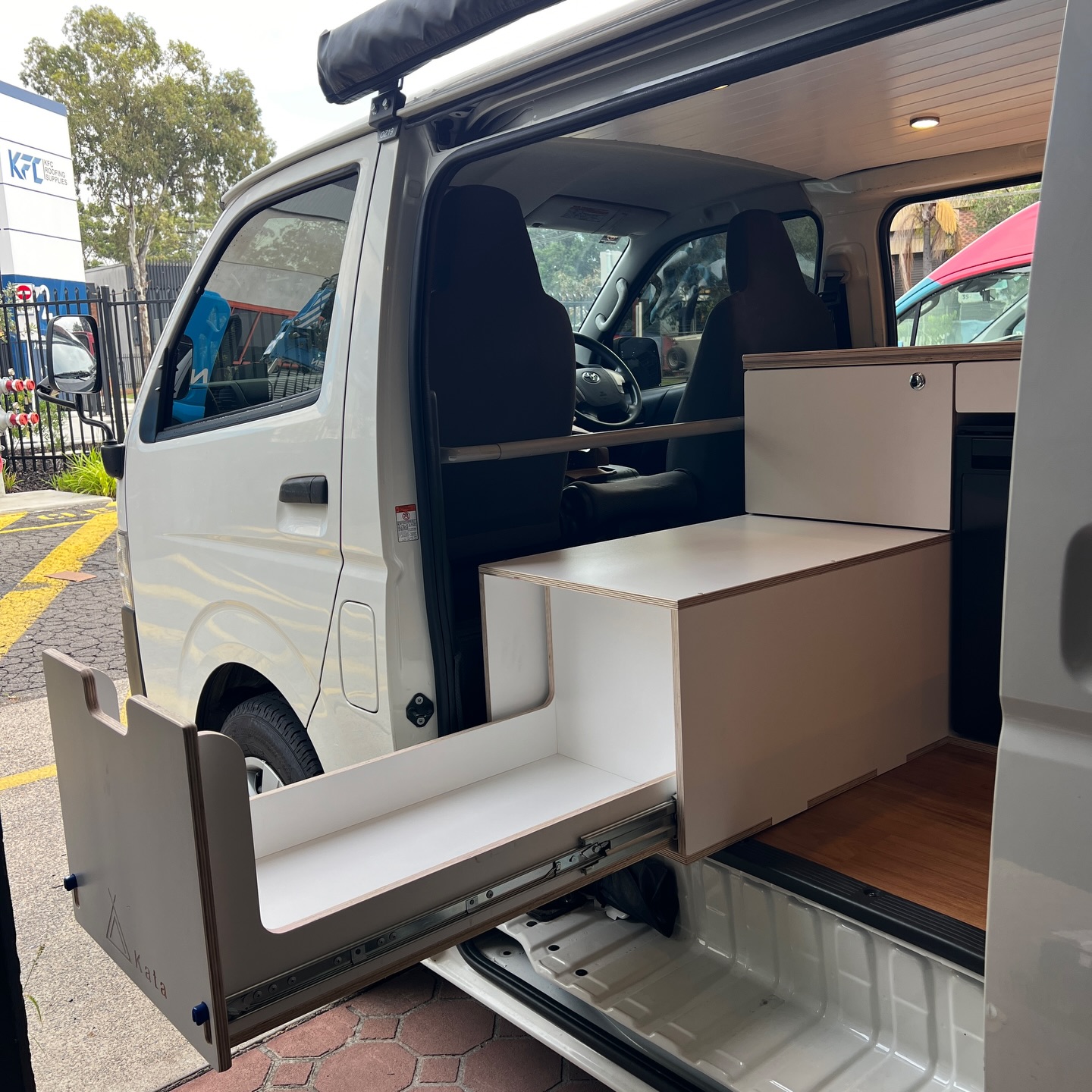 Meet Pack Full Conversion | Essential Campers
Comfort for adventure-ready travel.
Built for simple escapes β everything you need to get out there.
In this cases, itβs was designed exclusively for the Toyota Hiace H200, this layout brings together smart storage, a pull-out kitchen, and a comfortable sleeping setup.
With solar power, fan, and an electric water system, itβs a practical build made for weekend adventures and spontaneous road trips.
No overcomplication.
Just the essentials, done right.
πβ¨
#katacamperbox #kataHiace #toyotaHiace #camperconversion #hiacecamper vanlifeaustralia campervanbuild vanlifedesign toyotahiace vanconversion