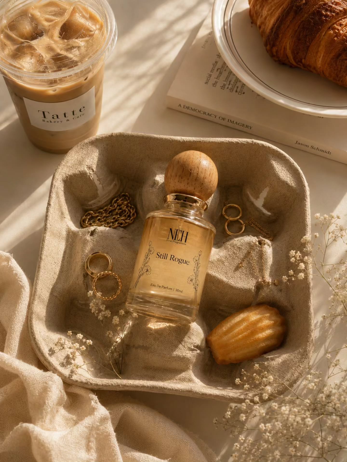 The perfect Mother’s Day pairing:
coffee, pastries, flowers… and her signature scent.
Featuring Still Rogue & Velvet After by NEH ✨
#NEH #FragranceBrand #MothersDayGift #PerfumeDaily